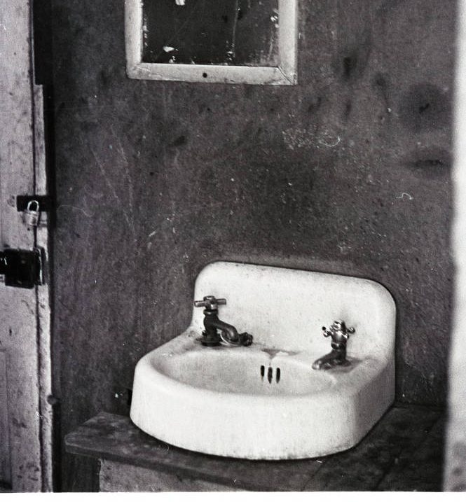 Irwin Nash, A Sink, North and Central America--United States--Washington (state)--Yakima county, n.d., Photographs, Film negatives, Washington State Libraries Digital Collections, accessed July 23, 2026, http://content.libraries.wsu.edu/cdm/ref/collection/nash/id/5755.